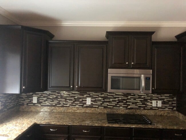 Gabinetes de lujo - 93 Berry Hill Dr