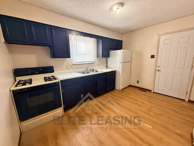 Foto del edificio - 2 Bedrooms | 1 Bathroom | Partial Fenced Yard