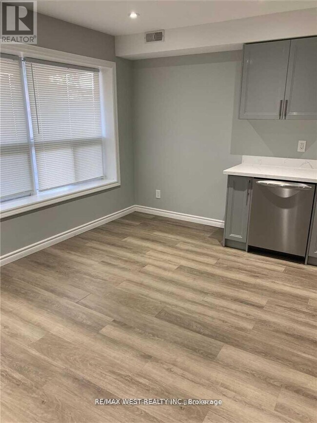 Building Photo - UNIT 2 - 2A FORT ROUILLE STREET