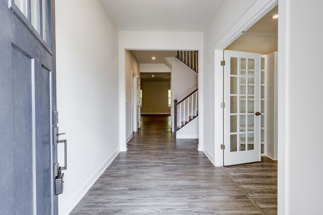Building Photo - 3404 Woodcrest Ct
