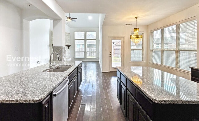 Building Photo - 4811 Sunset Park Ln