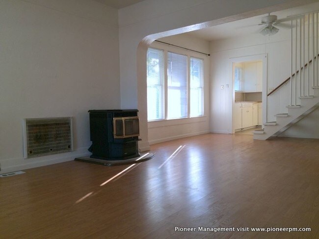 Foto del edificio - 4 br, 1 bath House - 545 NE Jackson St