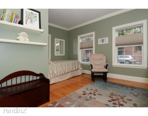 Building Photo - 147 B St