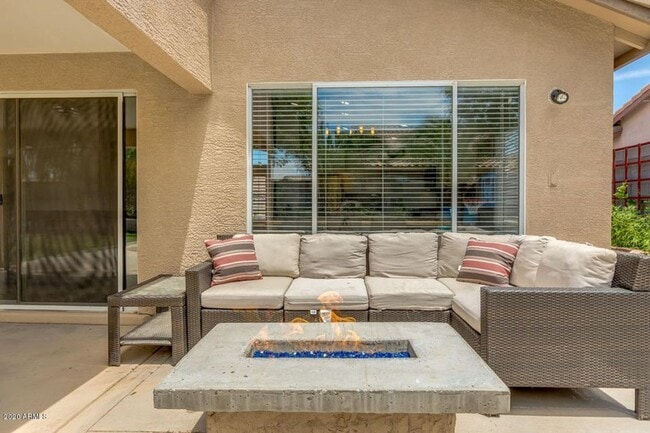 Building Photo - Rare to find Single level with pool in cor...