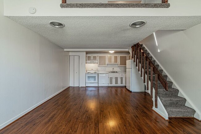 Building Photo - 361 S Estes St