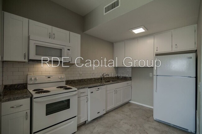 Building Photo - 3025 Sappington Pl