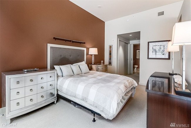 Foto del edificio - 1 br, 1 bath - 909 5th Ave Unit 203