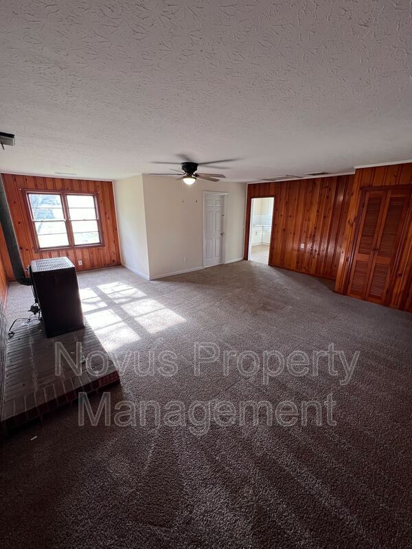 Building Photo - 115 Elm St