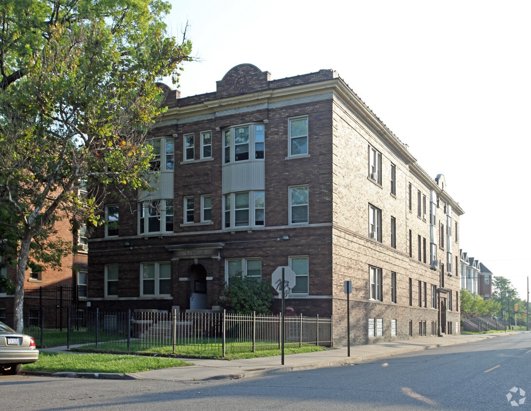 Building Photo - 4404 Commonwealth St