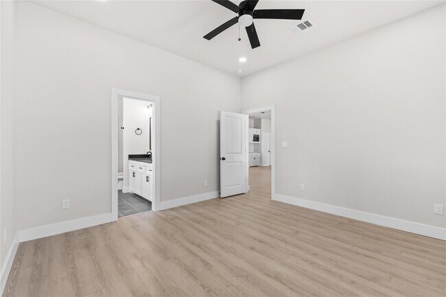 Foto del edificio - 2315 Progress Dr