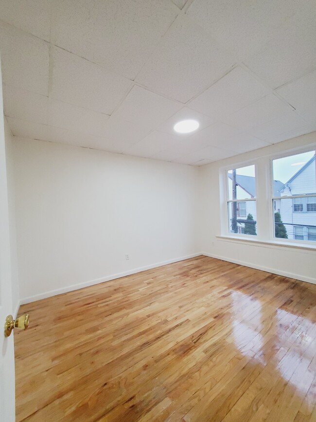 179 W 48th St 6 - 183 W 48th St