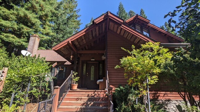 Foto del edificio - Spacious 3/2.5 Custom Home in Kneeland