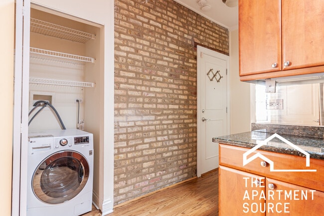 Photo - 622 W Roscoe St Apartment