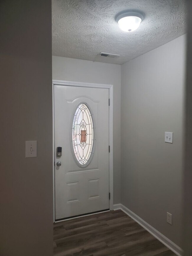 Foto del edificio - 3 bd/ 2 ba located MINUTES from Fort Bragg...