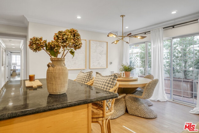 Building Photo - 837 Lincoln Blvd