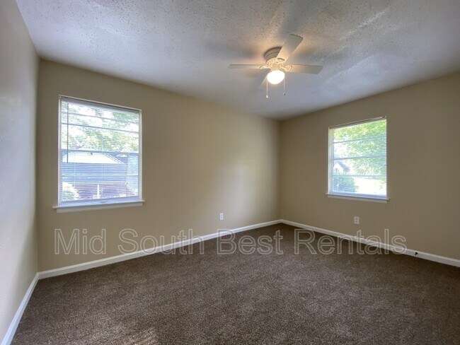 Building Photo - 3336 Emmons Dr