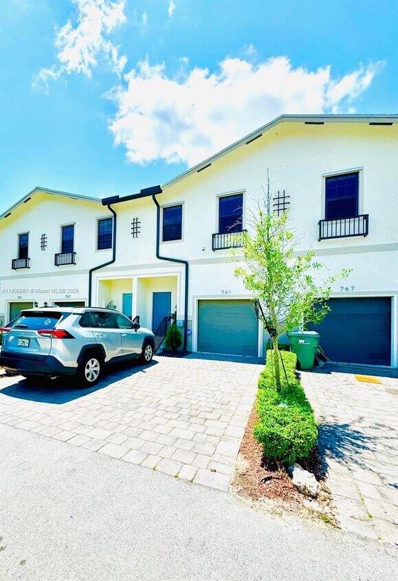 Foto principal - 761 SW 11th St