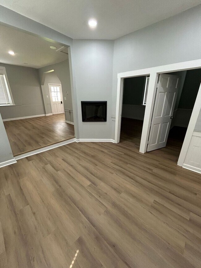 Building Photo - New low price – Apartment in Downtown Elkton