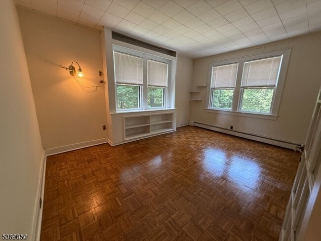 Building Photo - 18 Rockview Ave