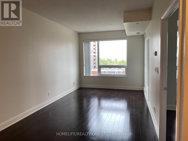 Photo du bâtiment - 8228 Birchmount Rd