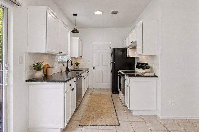 Foto del edificio - 4501 Whispering Valley Dr