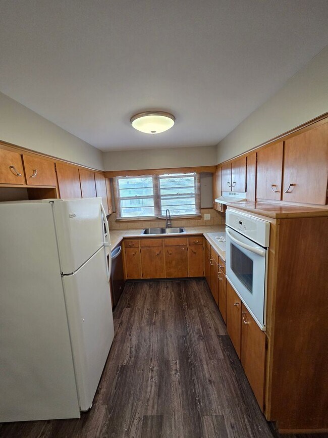 Photo - 3 bed 1.5 bath, 1 car garage, with fenced in backyard, newly remodeled! House