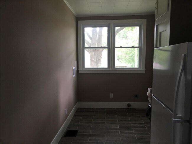 Building Photo - 1002 N 11th St