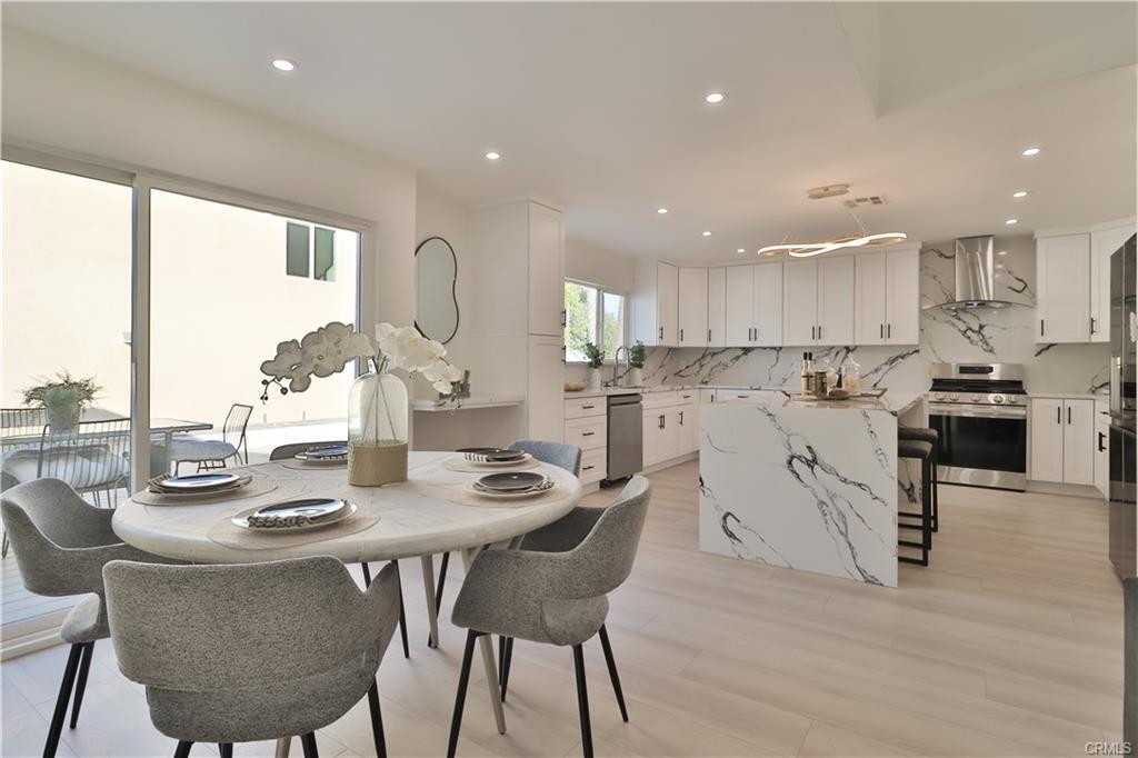 Foto principal - 22131 Victory Blvd