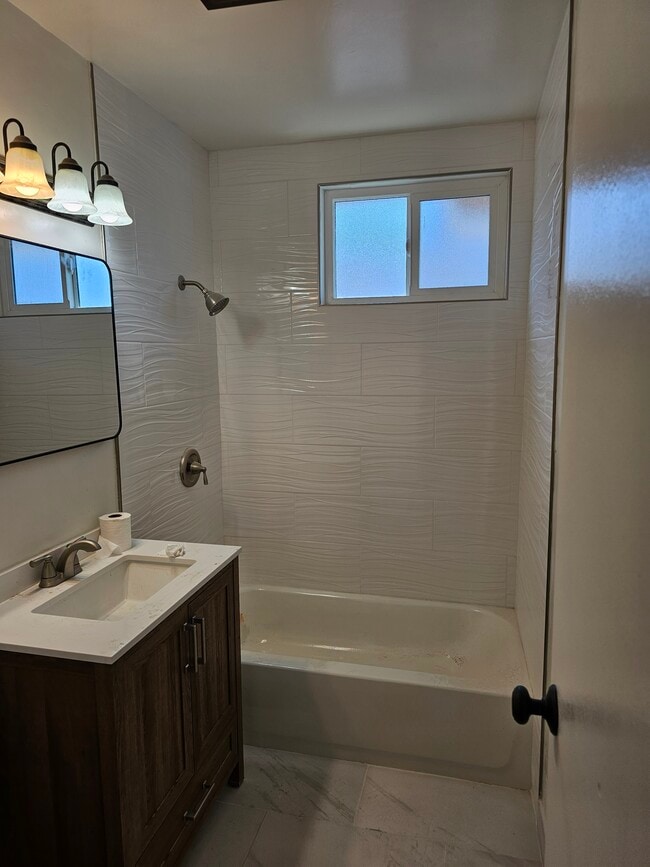 Foto del edificio - 14626 S Budlong Ave