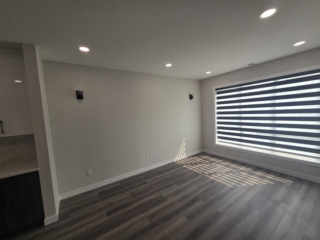 Building Photo - 466 Ferry Rd