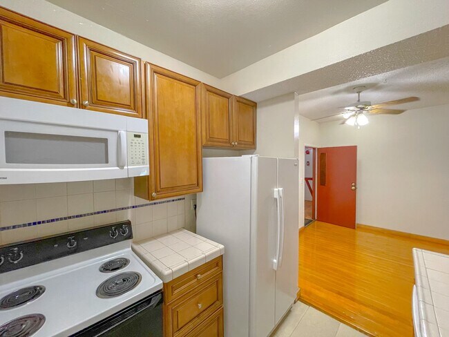 Building Photo - 690 Veteran Ave