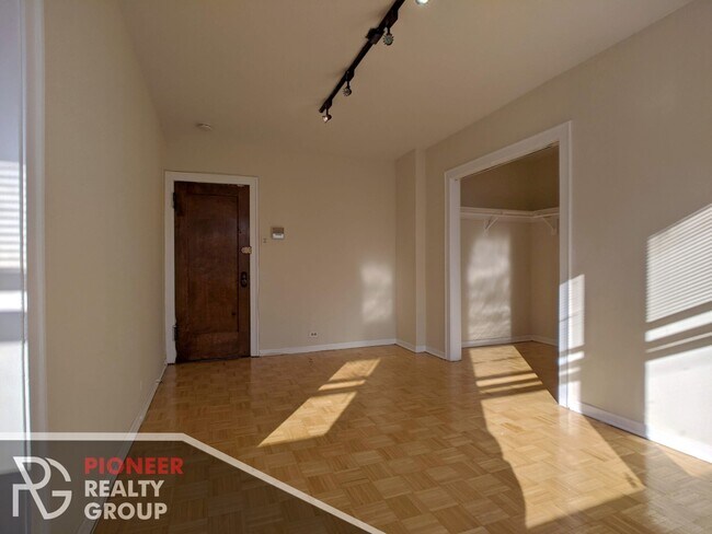 Building Photo - 737 W Belmont Ave
