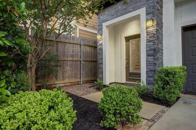 Photo - 946 W 24th St House