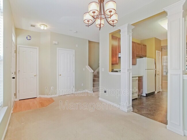 Building Photo - 527 Fagin Cir