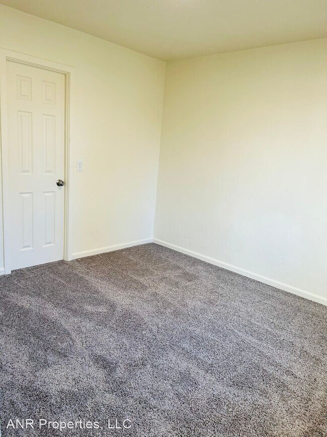 Building Photo - 4 br, 1 bath House - 333 W Carson