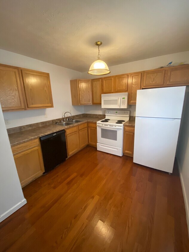 Foto principal - 120 Restwood Pl