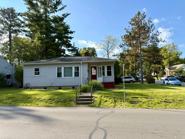 Building Photo - PRICE REDUCTION 3 BEDROOM NEAR CAMPUS AVAIL AUGUST 2026 @ $2,600 Monthly