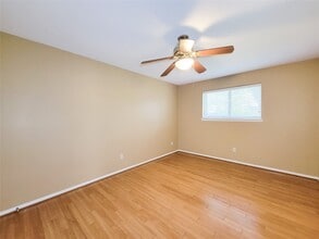 Building Photo - 111 Azalea St
