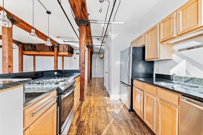 Foto del edificio - 881 E 1st St