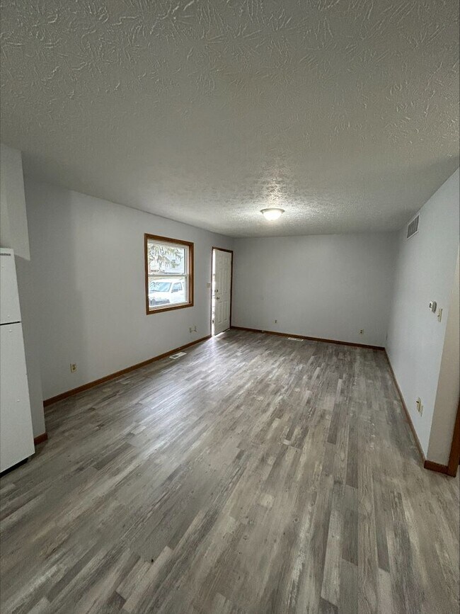 Foto del edificio - 511 Tuttle Ave