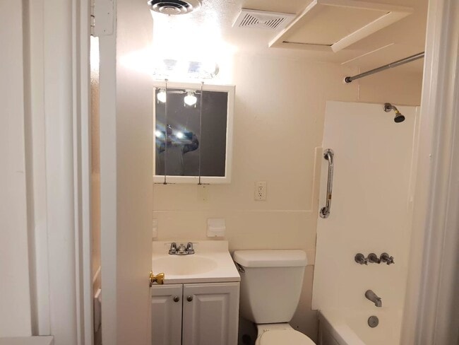 Foto del edificio - 2384 Williams Creek Rd