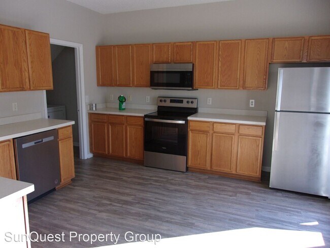 Building Photo - 3 br, 2.5 bath House - 19 Sassafras Street...