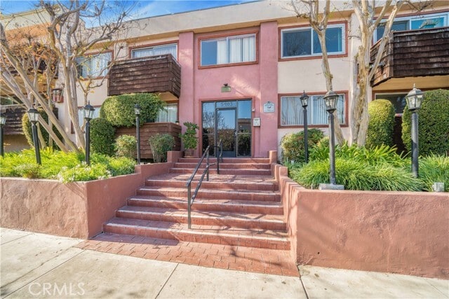 Primary Photo - 5403 Newcastle Ave