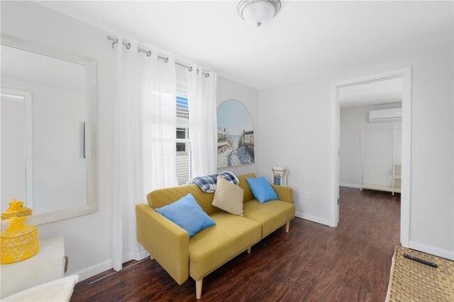 Building Photo - 66 Knowlesway, Upper unit