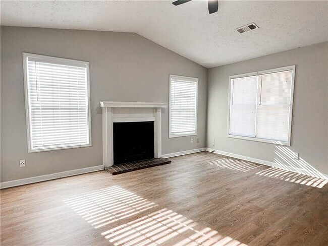 Foto del edificio - 5142 Farm Pl Dr NE