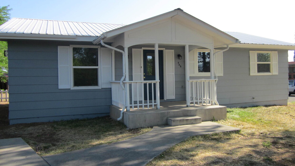 Foto principal - Newly Remodeled 3 Bedroom, 2 Bath Home on ...