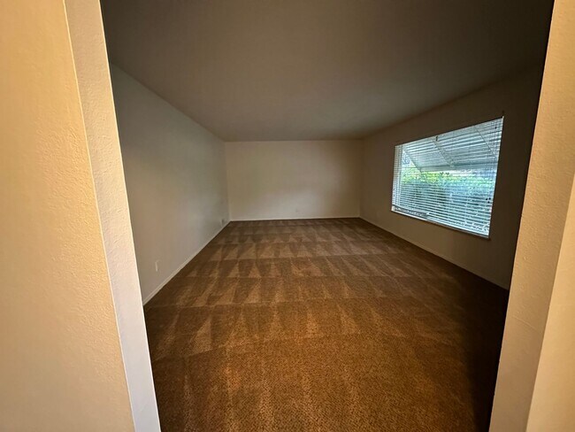 Foto del edificio - Single Family Home near Coronado Mall