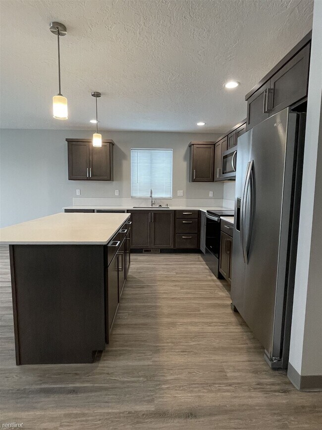 Building Photo - 3 br, 2 bath Duplex - 1221 North Coach Drive