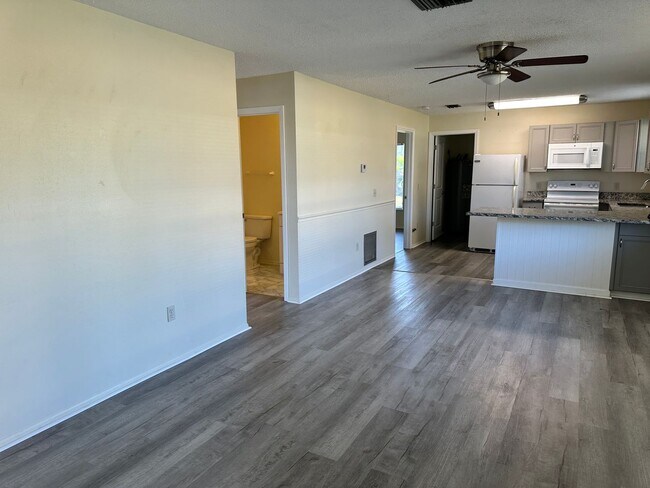 Building Photo - 11151 Pendleton Ave