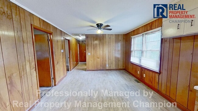 Building Photo - 209 Sycamore St